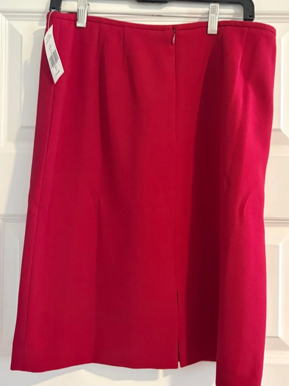 Arthur S. Levine for Tahari. Vibrant Red Skirt Suit with Shawl Collar - Picture 3 of 5